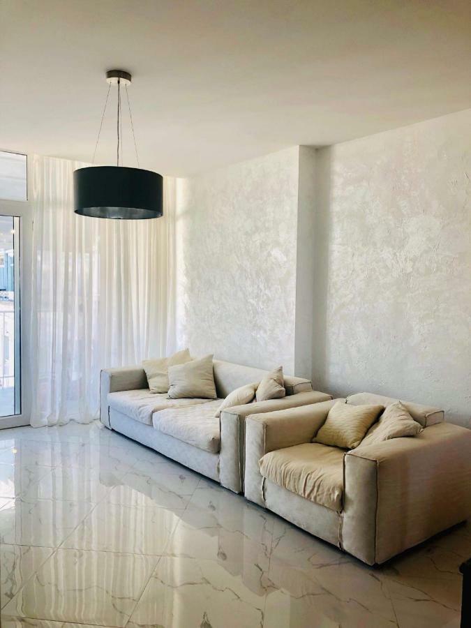 Tg Apartment Sea View バトゥーミ エクステリア 写真